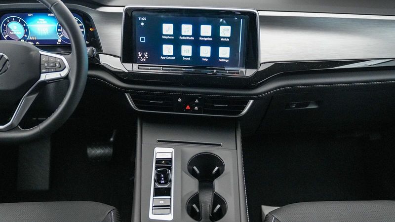 2025 Volkswagen Atlas Cross Sport 2.0T SEImage 14