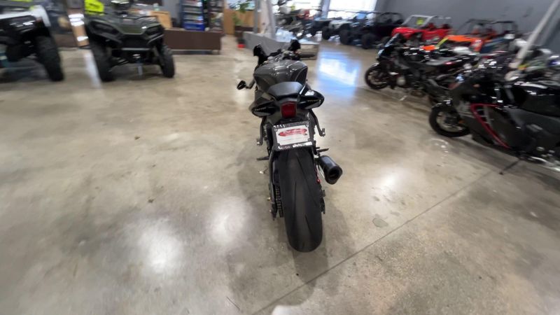 Used 2015 Yamaha YZF-R1 Image 7