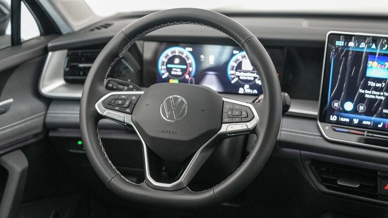 New 2025 Volkswagen Tiguan 2.0T SEImage 16