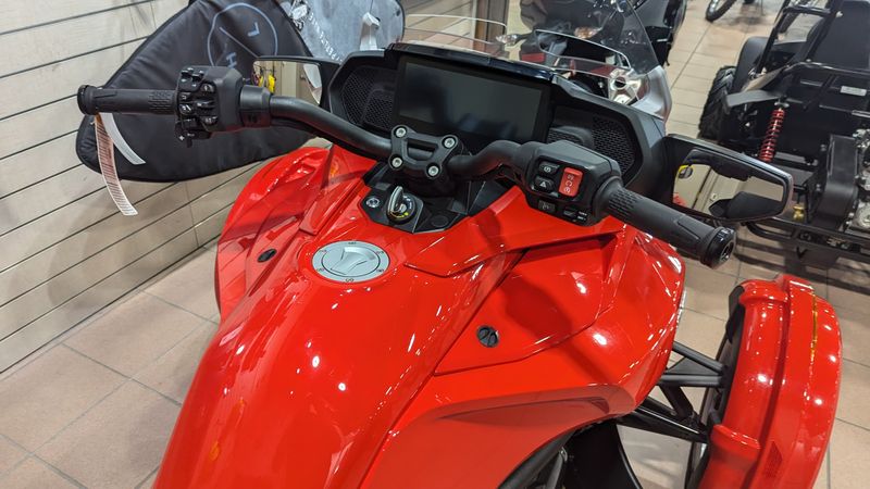 2024 Can-Am SPYDER F3 LIMITED PLASMA REDImage 11