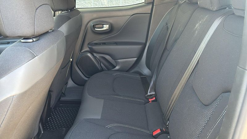 Used 2023 Jeep Renegade LatitudeImage 8
