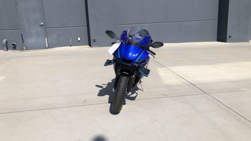 New 2026 Yamaha YZF-R1 Image 3