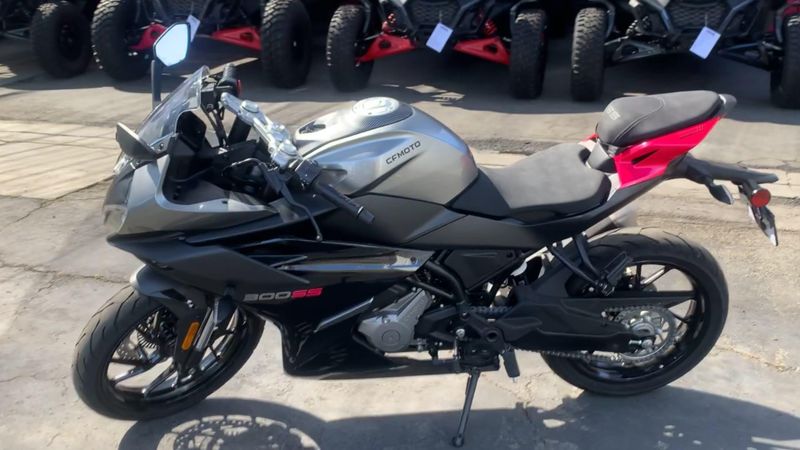 New 2025 CFMOTO 300SS Image 5