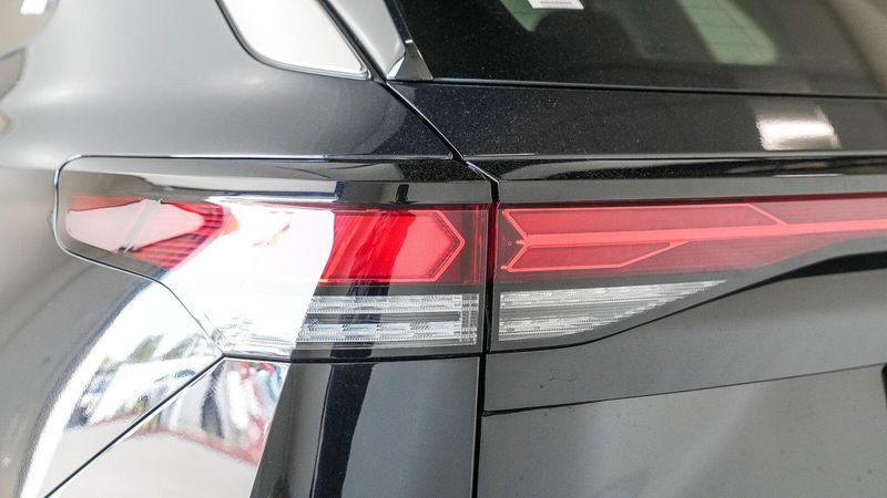 New 2025 Volkswagen Tiguan 2.0T SEImage 8