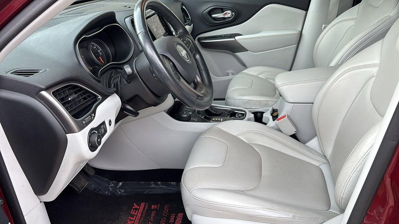 Used 2019 Jeep Cherokee LimitedImage 6