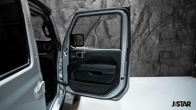 2023 Jeep Wrangler Sahara 4xe photo 8