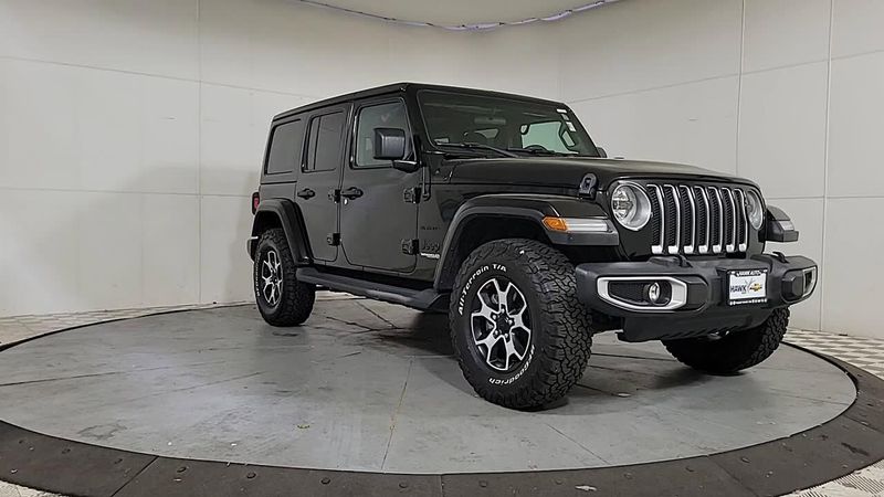 2019 Jeep Wrangler Unlimited Sahara photo 2