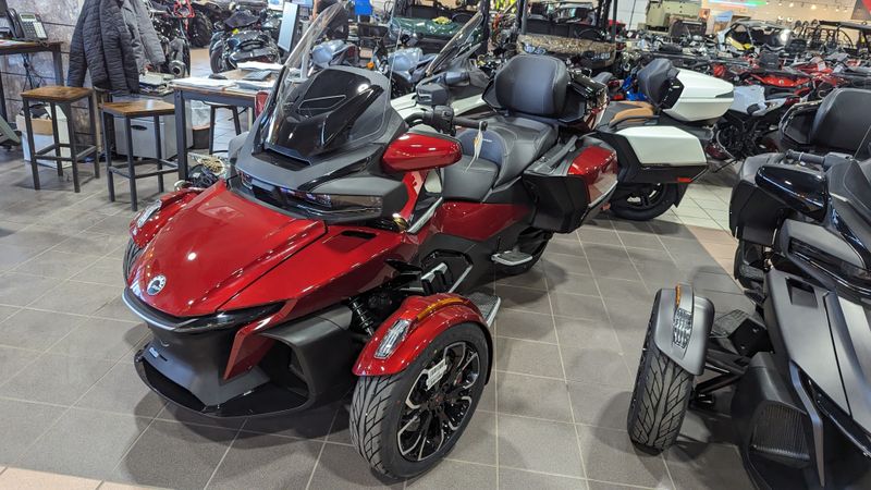 2024 CAN-AM SPYDER RT LIMITED DEEP MARSALA METALLIC WITH PLATINUMImage 2