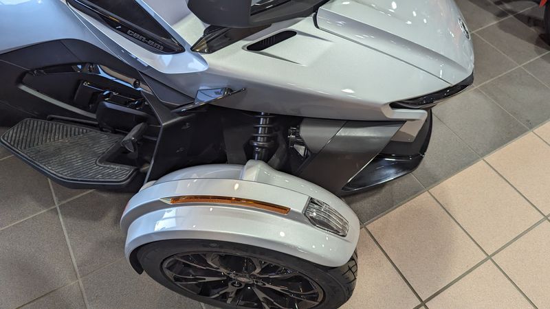 2024 Can-Am SPYDER RT LIMITED HYPER SILVERImage 14