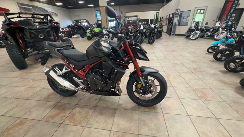 New 2026 Honda CB750 HORNET E-CLUTCH Image 2