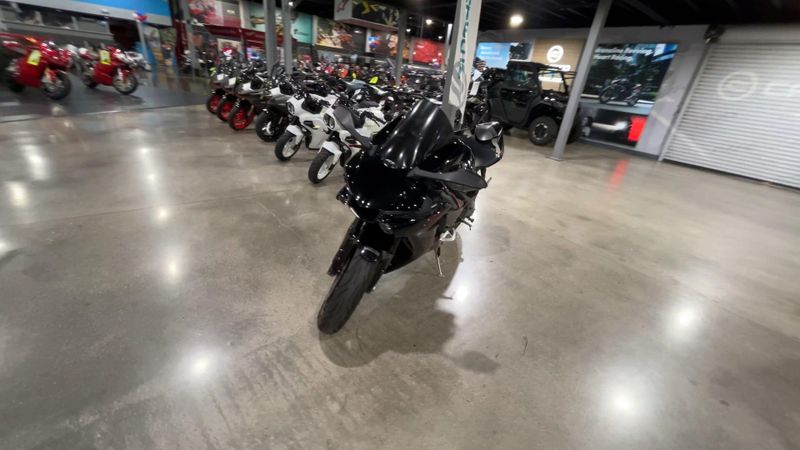 Used 2015 Yamaha YZF-R1 Image 4