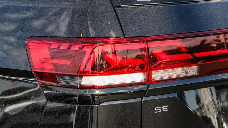 2025 Volkswagen Atlas 2.0T Peak Edition SEImage 8