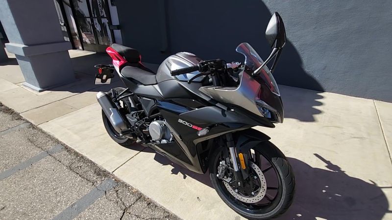 New 2025 CFMOTO 300SS Image 6