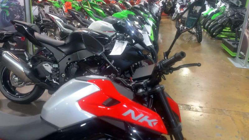 New 2025 CFMOTO 300NK Image 2