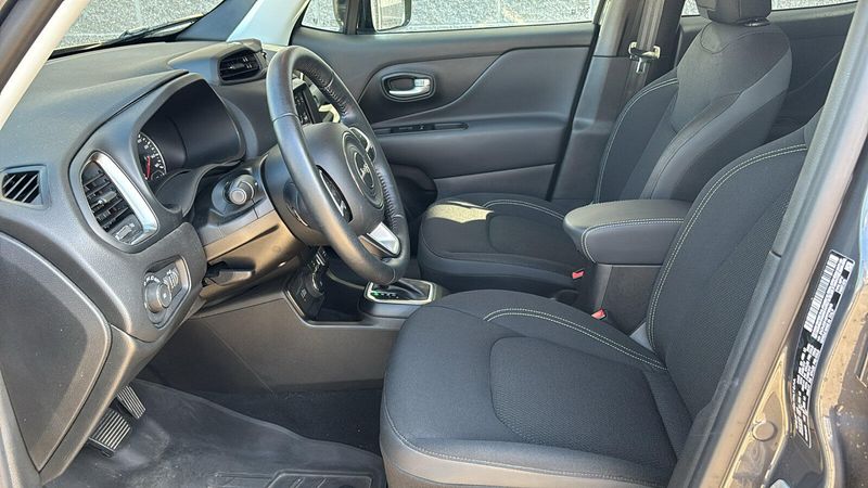 Used 2023 Jeep Renegade LatitudeImage 6