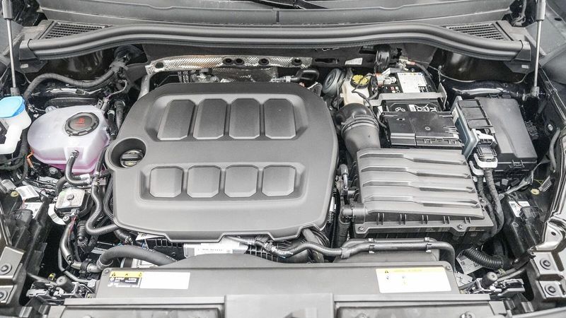 New 2025 Volkswagen Tiguan 2.0T SEImage 12