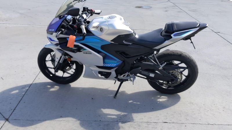 Used 2025 Yamaha YZF-R3 ABS CA Image 9