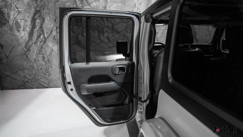 2023 Jeep Wrangler Sahara 4xe photo 11