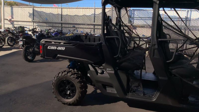 New 2025 Can-Am DEFENDER MAX XT HD10 Image 9