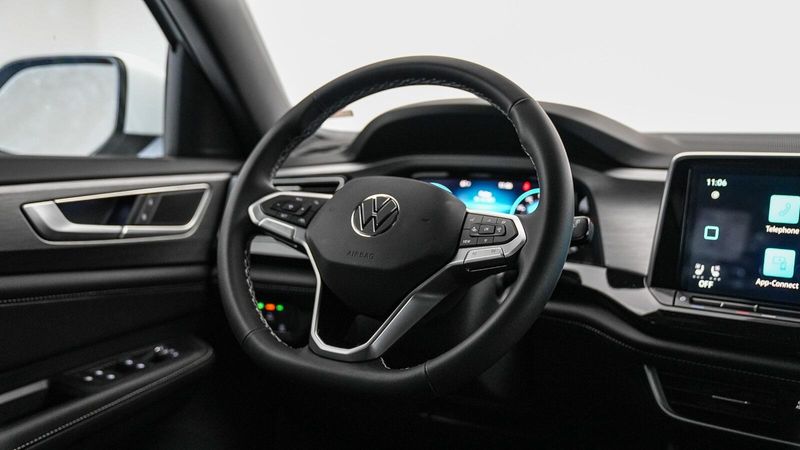 2025 Volkswagen Atlas Cross Sport 2.0T SEImage 16