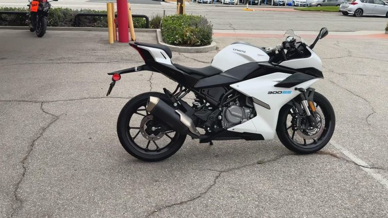 Used 2025 CFMOTO 300SS Image 9