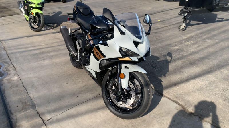 New 2026 Kawasaki NINJA ZX-6R ABS Image 3