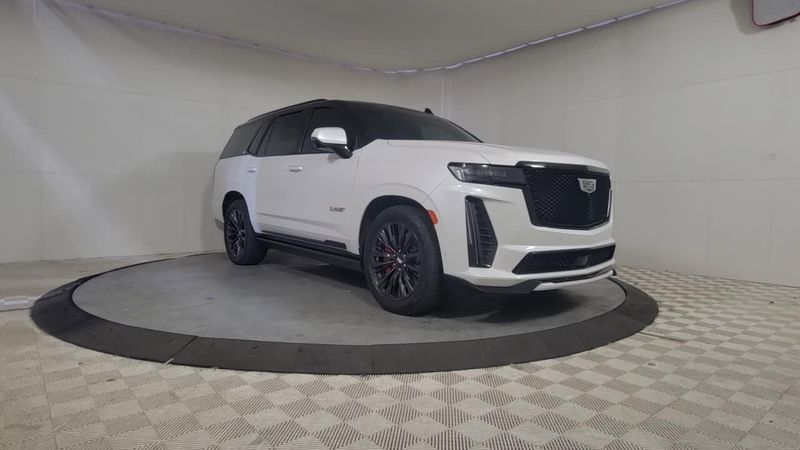 2023 Cadillac Escalade V-Series photo 2