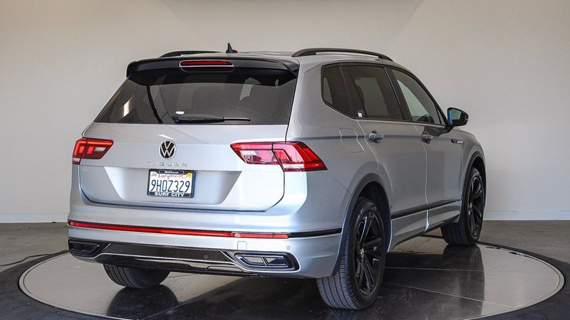 2023 Volkswagen Tiguan 2.0T SE R-Line BlackImage 5