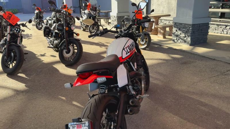 Used 2022 Ducati SCRAMBLER ICON DARK Image 3