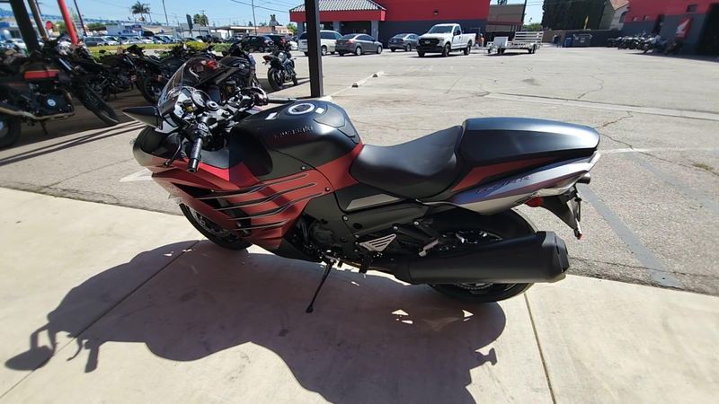 New 2025 Kawasaki NINJA ZX-14R ABS Image 9