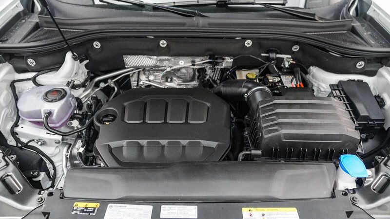 New 2025 Volkswagen Atlas 2.0T SE w/TechnologyImage 12