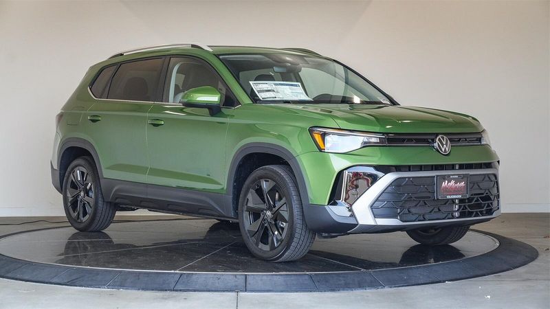 New 2025 Volkswagen Taos 1.5T SEImage 5