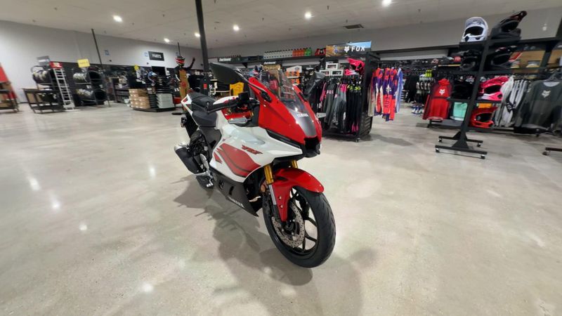 New 2026 Yamaha YZF-R3 ABS Image 6
