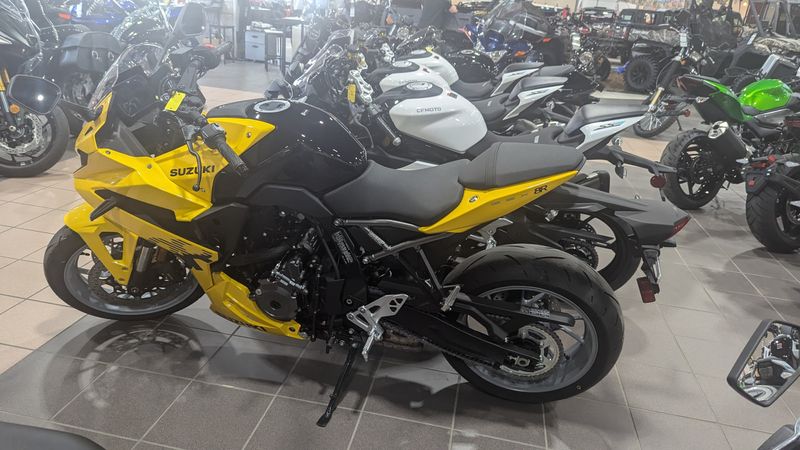 2024 Suzuki GSXS 8RImage 3