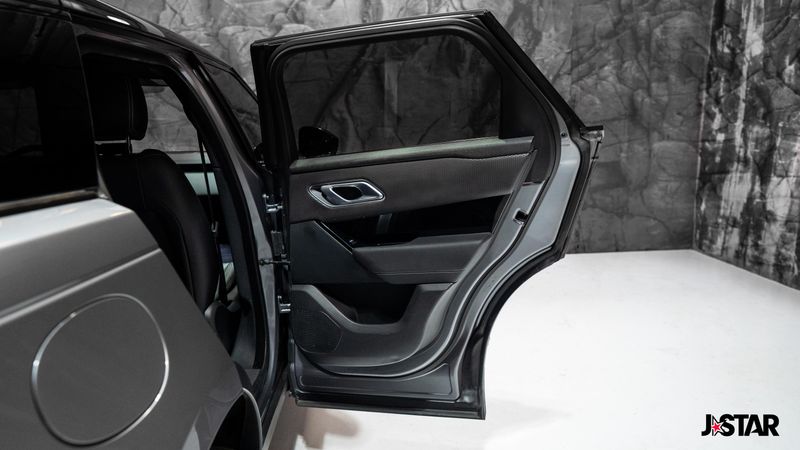 2023 Land Rover Range Rover Velar R-Dynamic S photo 16