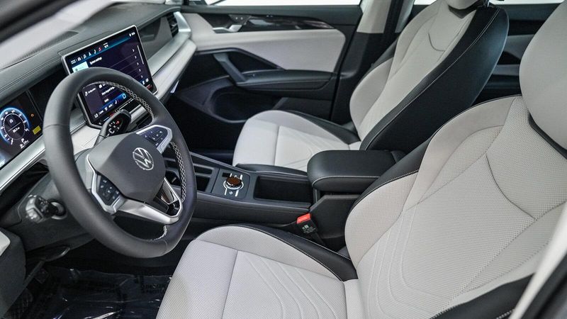 New 2025 Volkswagen Tiguan 2.0T SEImage 19