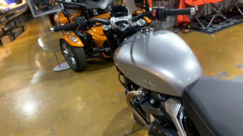 New 2025 Triumph SPEED TWIN 900 Image 8