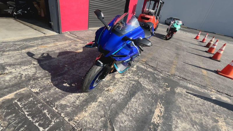 New 2026 Yamaha YZF-R1 Image 4