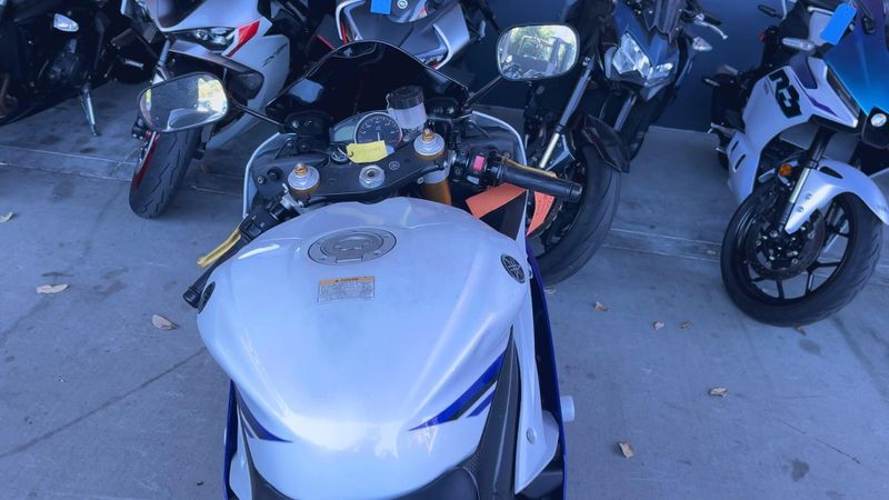 Used 2014 Yamaha YZF-R6 CA Image 3