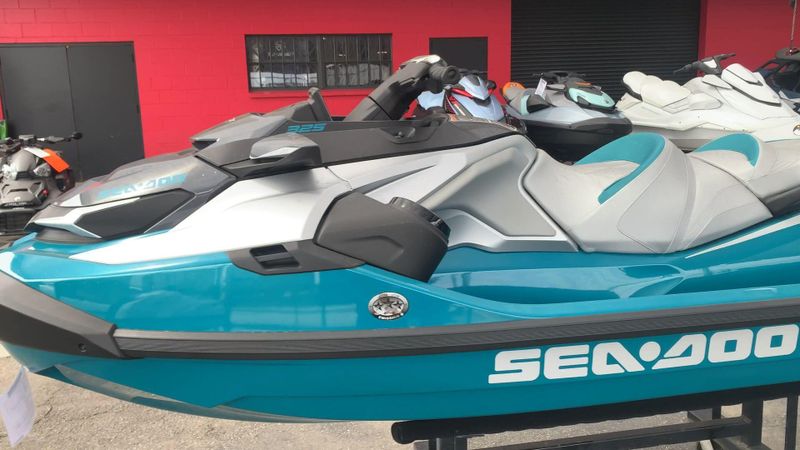 New 2025 Sea-Doo GTX LIMITED 325 (SOUND SYSTEM) Image 6