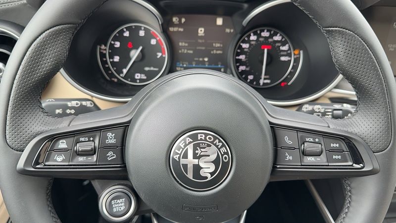 2023 Alfa Romeo Stelvio Lusso AwdImage 18