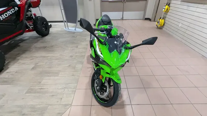 2025 Kawasaki NINJA 500 KRT EDITION LIME GREEN AND EBONY AND PEARL BLIZZARD WHITEImage 7