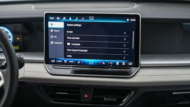 New 2025 Volkswagen Tiguan 2.0T SEImage 15