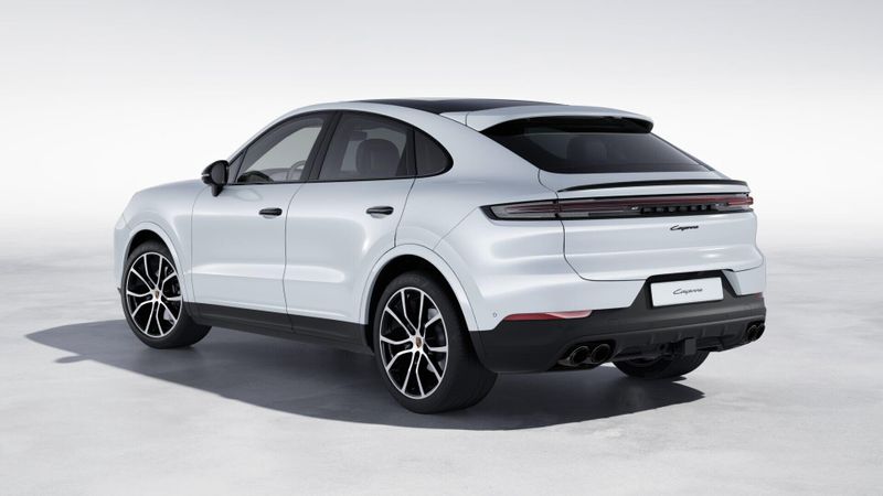 2025 Porsche Cayenne BaseImage 3