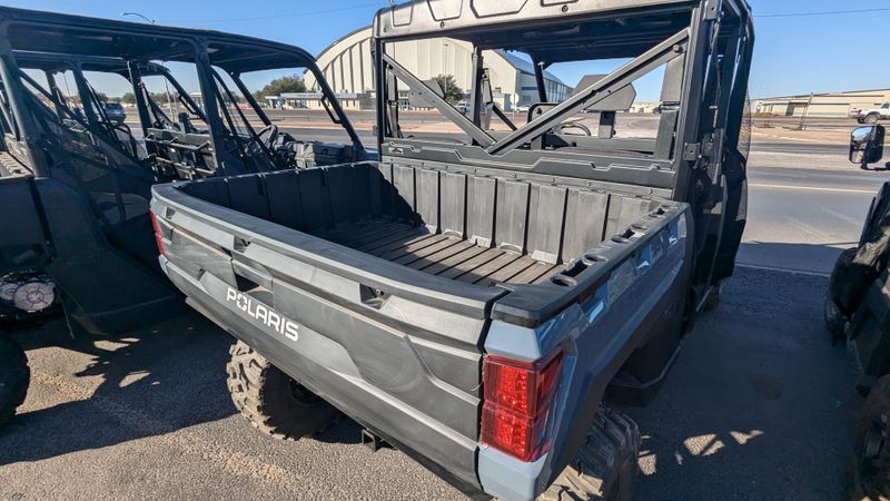 2025 POLARIS RANGER CREW XP 1000 PREMIUM STEALTH GRAY in a STEALTH GRAY exterior color. Family PowerSports (877) 886-1997 familypowersports.com 