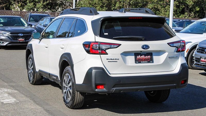 2025 Subaru Outback PremiumImage 2