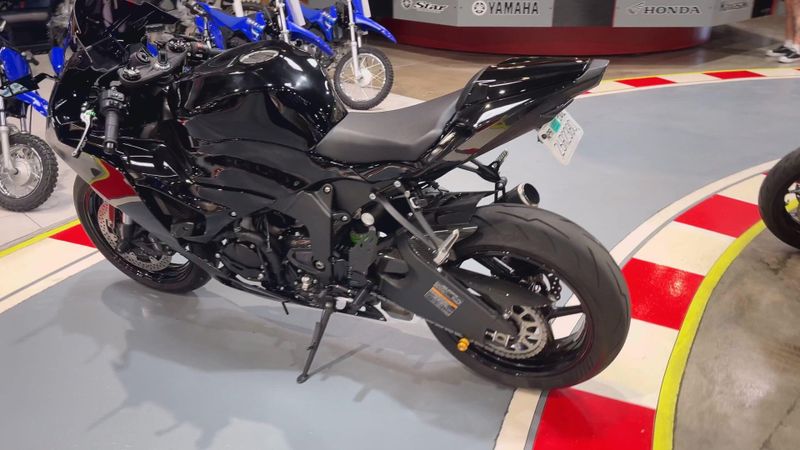 Used 2024 Kawasaki NINJA ZX-6R Image 2