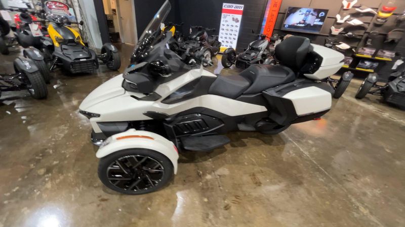 New 2026 Can-Am SPYDER RT SEA-TO-SKY (SE6) Image 8