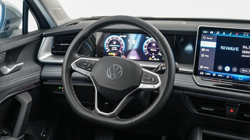 New 2025 Volkswagen Tiguan 2.0T SEImage 16
