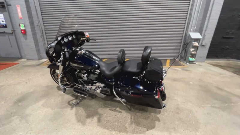 Used 2019 Harley-Davidson STREET GLIDE Image 6